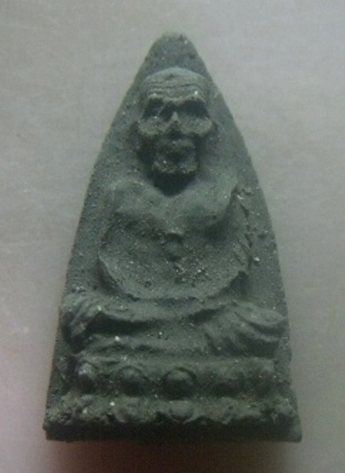 **เบาๆ**หลวงปู่ทวด เนื้อว่าน พิมพ์เล็ก รุ่นปลอดหนี้ อาจารย์นอง วัดช้างให้ ปัตตานี ปี ๒๕๓๙**สวยๆ