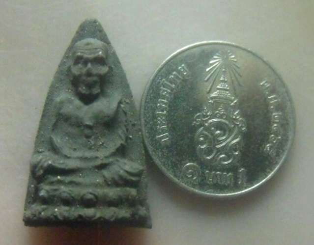 **เบาๆ**หลวงปู่ทวด เนื้อว่าน พิมพ์เล็ก รุ่นปลอดหนี้ อาจารย์นอง วัดช้างให้ ปัตตานี ปี ๒๕๓๙**สวยๆ