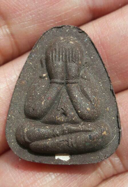 หลวงพ่อสุริยันต์ พระปิดตามหาโชคลาภ พิมพ์ใหญ่ เนื้อไม้ตะเคียน รุ่นสุริยันต์ ให้ รวย รวย รวย เคาะเดียว