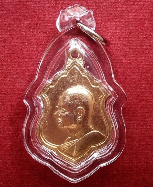 เหรียญหันข้าง หลวงพ่อแพ วัดพิกุลทอง สิงห์บุรี ปี12 เนื้อกะไหล่ทอง....เคาะเดียวแดง...