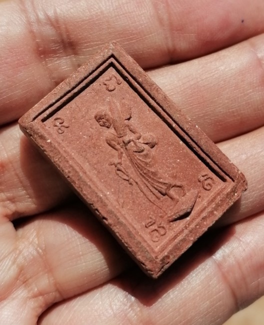 พระสมเด็จพิมพ์ใหญ่(เอวเล็ก)​ หลังพระสิวลี​ เนื้อเผง​ หลวงพ่อกวย​ วัดโฆษิตาราม​ ปี​ 2515 เคาะเดียว  