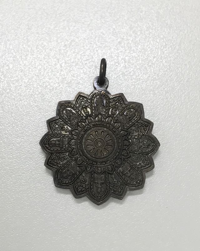  เหรียญเทวธรรม(โป๊ยเซียน) พระอาจารย์อิฏฐ์ วัดจุฬามณี จ.สุมทรสงคราม สภาพสวยเดิม ตอกโค๊ดด้านหน้า 2