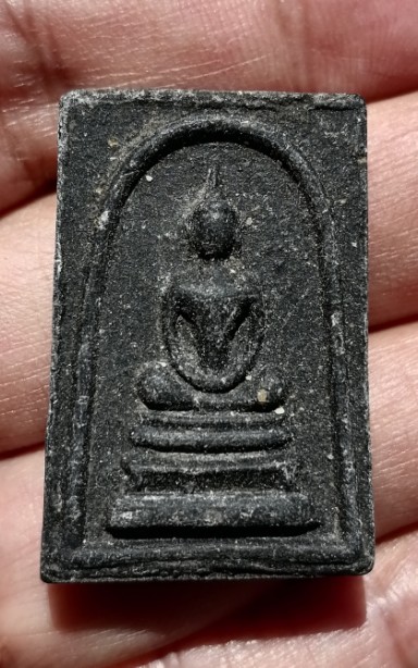 พระสมเด็จพิมพ์ใหญ่(เอวเล็ก)​ หลังพระสิวลี​ เนื้อเผงใบลาน​ หลวงพ่อกวย​ วัดโฆษิตาราม​ ปี​ 2515 เคาะเดี