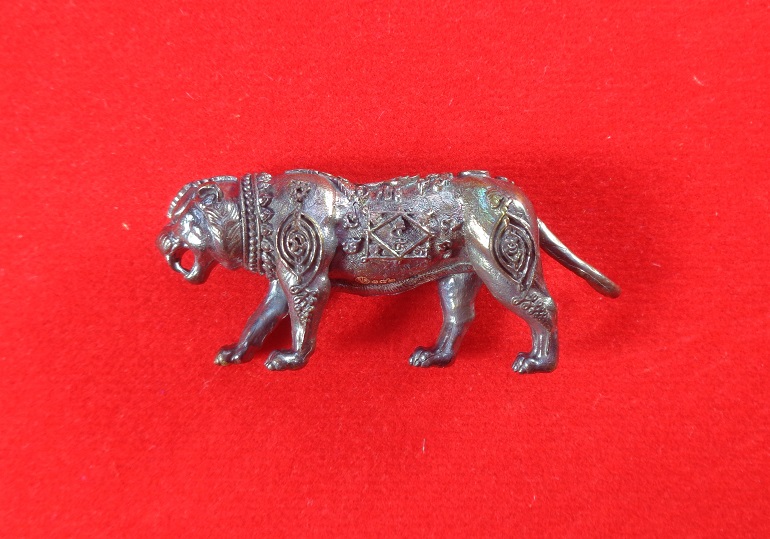 รูปหล่อเสือ หลวงพ่อพัฒน์ วัดห้วยด้วน จ.นครสวรรค์ รุ่นราชันพยัคฆ์อาคม มหาอำนาจ มหาบารมี สวยครับ