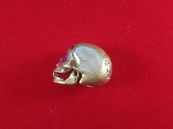 แม่พรายกระซิบโชคหล่อกะโหลกเนื้อชนวนโลหะอาถรรพ์ ฝั่งตะกรุด 1 ดอก หลวงพ่อดำ วัดพระพุทธบาทรัตนคีรี 