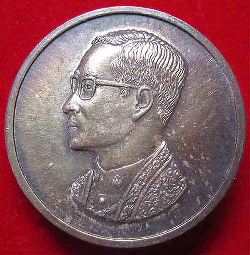 เหรียญคุ้มเกล้าเนื้อเงินแท้ พิมพ์ใหญ่ สุดยอดแห่งเหรียญ(ชื่อดี+พิธีศักดิ์สิทธิ์)แท้ล้าน%พร้อมบัตร*201