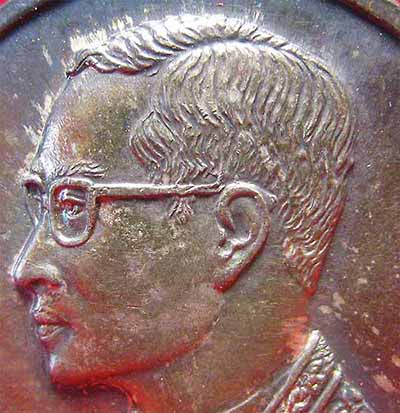 เหรียญคุ้มเกล้าเนื้อเงินแท้ พิมพ์ใหญ่ สุดยอดแห่งเหรียญ(ชื่อดี+พิธีศักดิ์สิทธิ์)แท้ล้าน%พร้อมบัตร*201