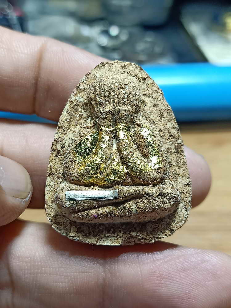 4-232 พระผงปิดตา เจ้าสัวเงินล้าน หลวงปู่แหวน ทยาลุโก วัดป่าหนองนกกด จ.สกลนคร 2566 เลข 2 กล่องเดิม