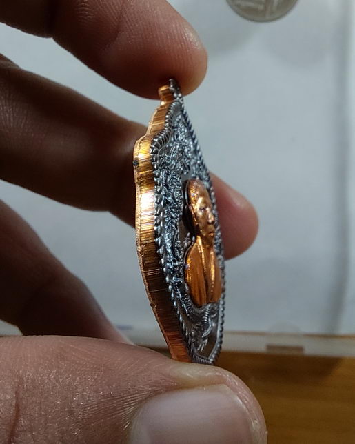 " เหรียญมังกรคู่ โคตรเศรษฐี พระอาจารย์อุ่นใจ (หลวงพ่ออุ่นใจ) วัดถนนโค้ง จ.นครราชสีมา ตอกโค๊ต หมายเลข