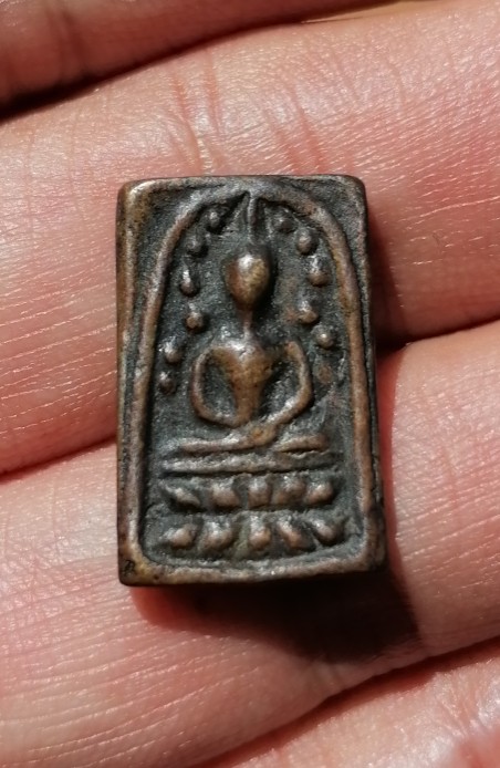 พระหล่อไม่ทราบที่ เคาะเดียว  