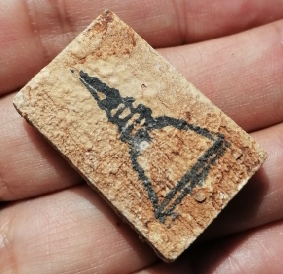 สมเด็จบางขุนพรหมแช่น้ำมนต์​ พิมพ์ฐานแซม วัดบางขุนพรหม​ พร้อมกล่องเดิม ปี 2547 เคาะเดียว