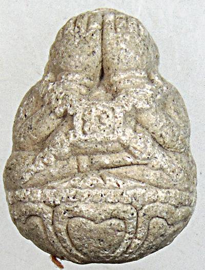 ๒๐ พระปิดตาล้มลุก ฝังตะกรุด