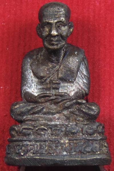 รูปหล่อหลวงปู่ทวด วัดช้างให้