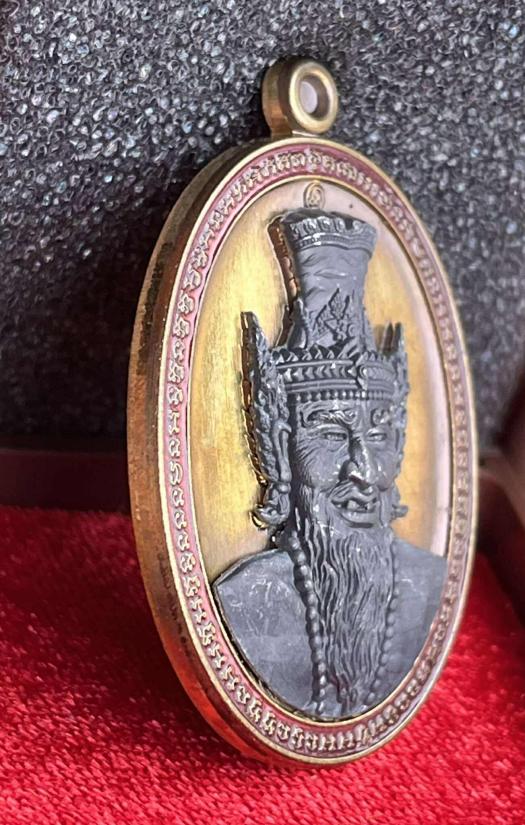 เหรียญบรมครู พ่อปู่ฤาษีนารอด (รุ่นแรก) ที่ระลึกอายุครบ ๖๐ ปี อาจารย์หนู กันภัย หลวงปู่่ศิลา หลวงพ่อป