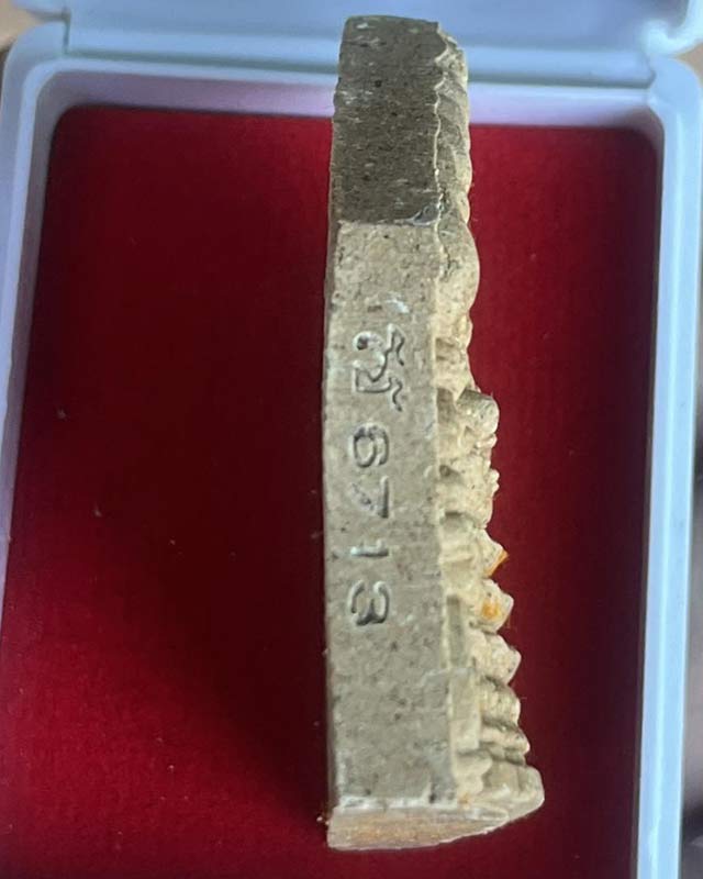 พระพุทธเจริญทรัพย์ หลวงปู่มหาศิลา สิริจันโท เนื้อรวมผงว่านผงพุทธคุณ  หลวงปู่เมตตาออกแบบยันต์