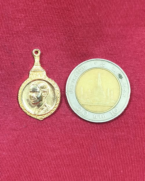 เหรียญพระราชินี ที่ระลึกเสด็จฯถวายผ้าพระกฐินต้น วัดศีลขันธาราม จ.อ่างทอง ตอกโค๊ต พ.ศ.2522