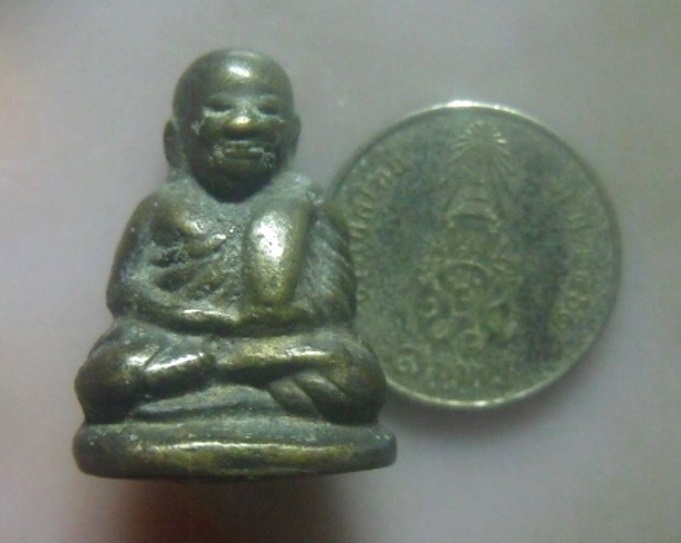 **เบา​ๆ​**รูปหล่อหลวงพ่อเงิน วัดบางคลาน เนื้อโลหะผสม หล่อตัดช่อ เก่าๆ**เนื้อจัด สวยๆ เชิญชมครับ