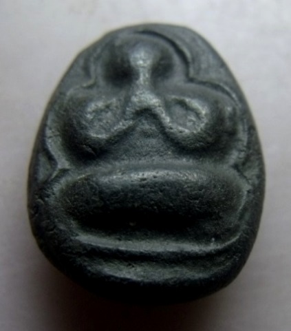 **เบา​ๆ​**พระปิดตามหาลาภ เนื้อผงใบลาน เก่าๆไม่ทราบที่**สวยๆ เชิญชมครับ 