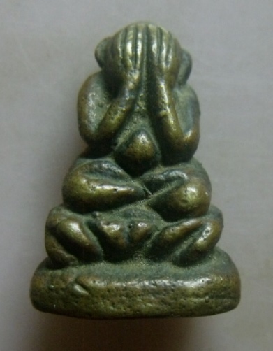 **เบาๆ**พระปิดตาหล่อเก่า เนื้อโลหะผสม เก่าๆ ไม่ทราบที่**เนื้อจัดๆ สวยๆ