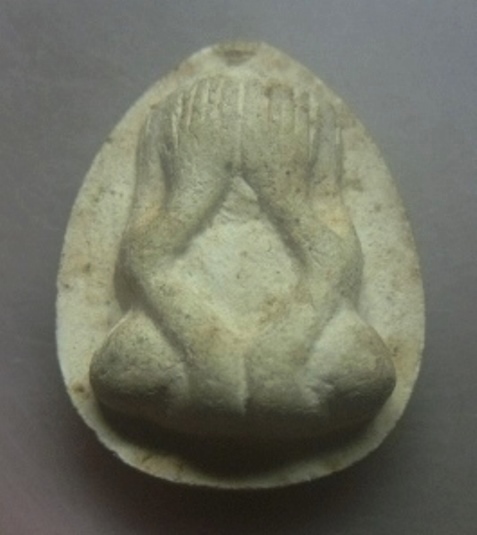 **เบาๆ**พระผงปิดตา เนื้อผง วัดห้วยจระเข้ จ.นครปฐม**หลังยันต์ สวยๆ