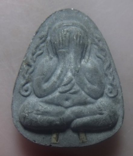 **เบาๆ**พระปิดตาหลวงพ่อโหน่ง วัดอัมพวัน สร้างอุโบสถวัดตึก จ.สุพรรณบุรี ปี ๒๕๓๗**ตะกรุดเงิน 2 ดอกสวยๆ