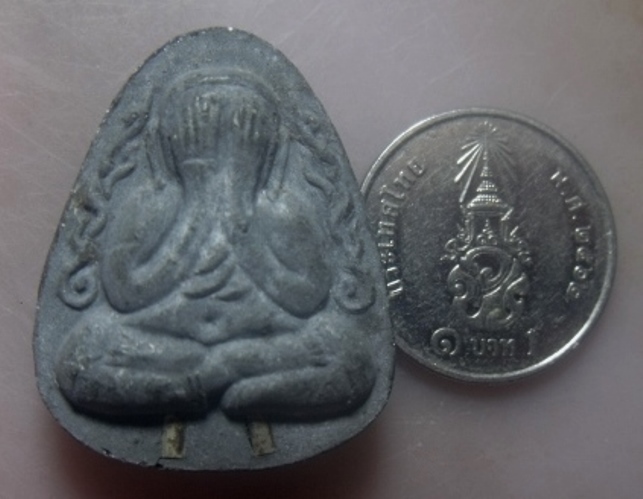 **เบาๆ**พระปิดตาหลวงพ่อโหน่ง วัดอัมพวัน สร้างอุโบสถวัดตึก จ.สุพรรณบุรี ปี ๒๕๓๗**ตะกรุดเงิน 2 ดอกสวยๆ