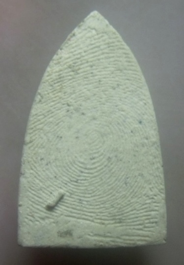 **เบาๆ**หลวงปู่ทวด เนื้อว่านขาว หลังโรยแร่ วัดเมืองยะลา ปี ๒๕๓๙ (รุ่นเครื่องบินตก) หลังลายนิ้ว**สว