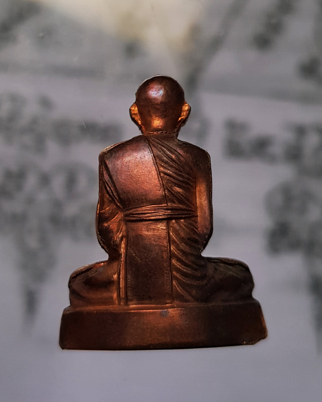 รูปปั๊มเหมือนครูบาเจ้าศรีวิชัย รุ่นเมตตาบารมี เนื้อทองแดง ที่ระลึกงานประกวดพระเครื่องเมืองเหนือ 2556