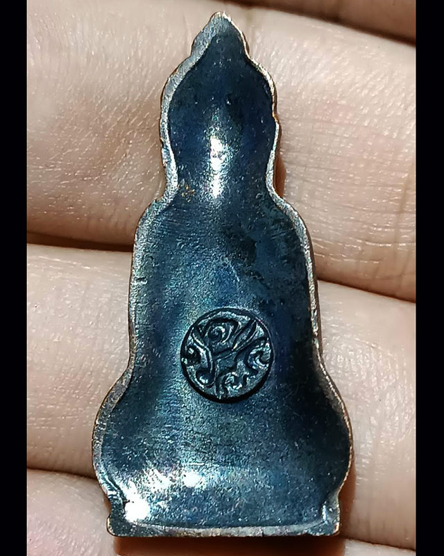 2.พระหูยาน หลังจปร. (รุ่นปืนแตก) วัดราชบพิธ พ.ศ. 2513 ในหลวงเสด็จเททอง เกจิ 108 ปลุกเสกพิธีใหญ่