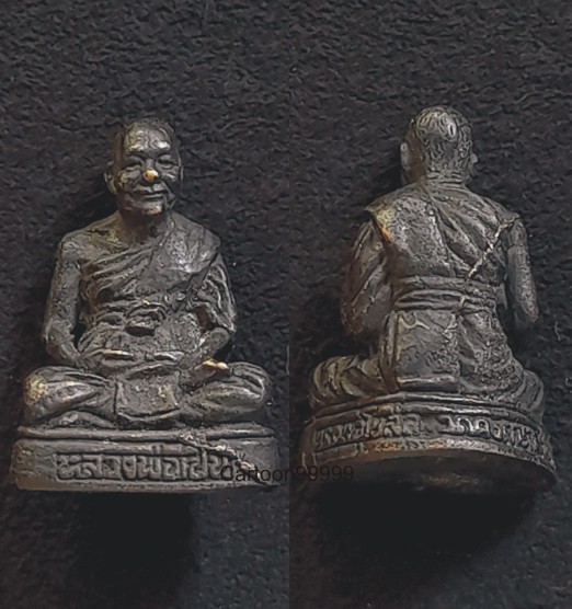 รูปหล่อ หลวงพ่อเปิ่น วัดบางพระ นครปฐมครับ