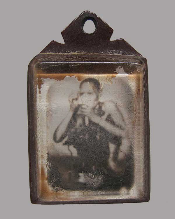 รูปถ่ายขาวดำ หลวงพ่อกบ วัดเขาสาริกา จ,ลพบุรี หลัง หลวงพ่อโอภาสี 