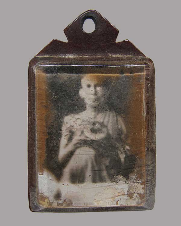 รูปถ่ายขาวดำ หลวงพ่อกบ วัดเขาสาริกา จ,ลพบุรี หลัง หลวงพ่อโอภาสี 