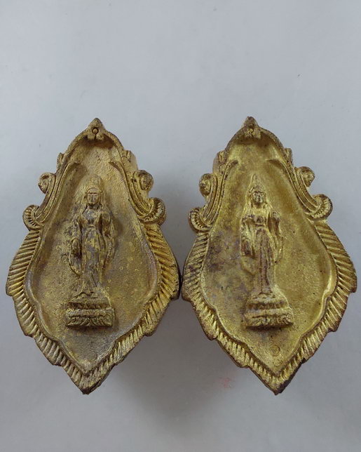 " เหรียญหล่อ เจ้าแม่กวนอิม รุ่นพิเศษ วัดตาก้อง จ.นครปฐม ตอกโค๊ต สวยๆ 2 องค์ครับ "