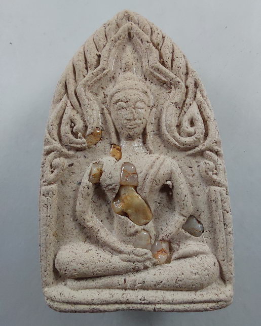 " พระขุนแผนทรงพลใหญ่ พระผงมหาลาภ พระอาจารย์เชาวรัตน์ วัดท่าวังหิน จ.สกลนคร ปี 2559 โรยมวลสาร ใบฝอยเด