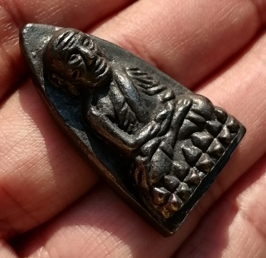 หลวงพ่อทวด พิมพ์เตารีด วัดในหาน เนื้อนวะโลหะ นะ 9 โค๊ด 2 ในหาน 1 กรรมการ จ.ภูเก็ต ปี 2536 เคาะเดียว