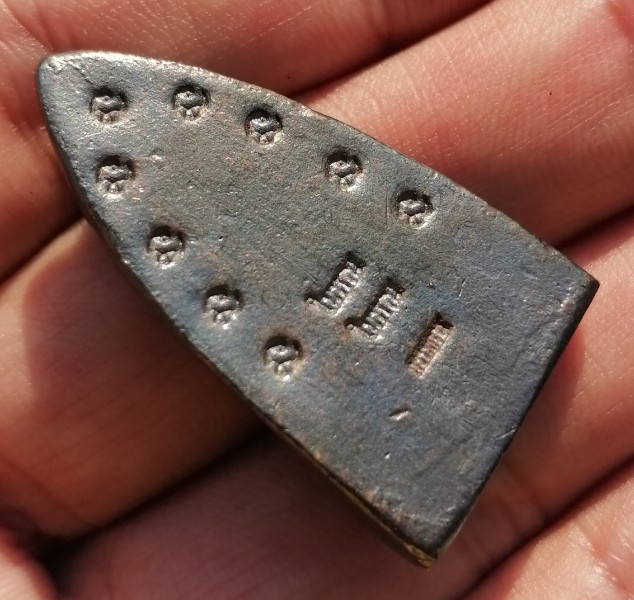 หลวงพ่อทวด พิมพ์เตารีด วัดในหาน เนื้อนวะโลหะ นะ 9 โค๊ด 2 ในหาน 1 กรรมการ จ.ภูเก็ต ปี 2536 เคาะเดียว