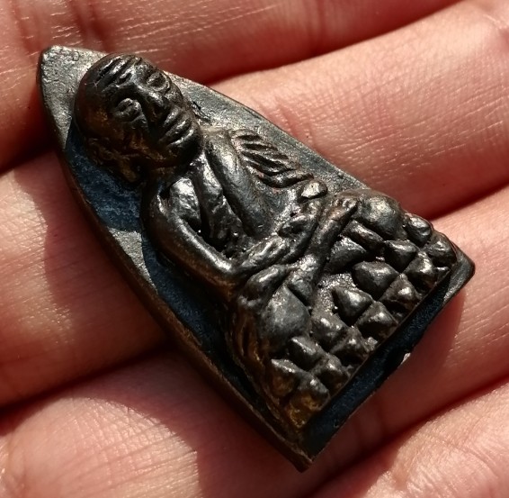 หลวงพ่อทวด พิมพ์เตารีด วัดในหาน เนื้อนวะโลหะ นะ 9 โค๊ด 2 ในหาน 1 กรรมการ จ.ภูเก็ต ปี 2536 เคาะเดียว