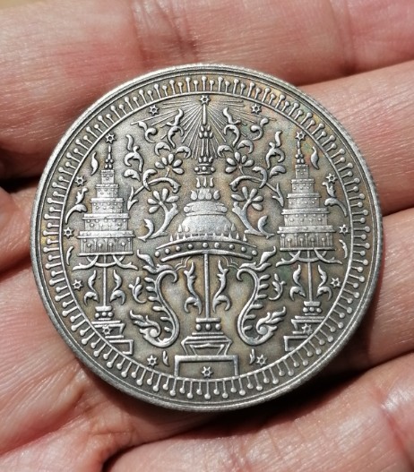 เหรียญไม่ทราบที่ เคาะเดียว    