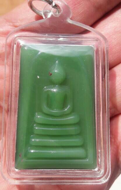 สมเด็จพิมพ์ใหญ่ เนื้อหินสีหยกแกะ  หลวงปู่หงษ์ พรหมปัญโญ ด้านหลังจัดเต็ม จ.สุรินทร์ เคาะเดียว