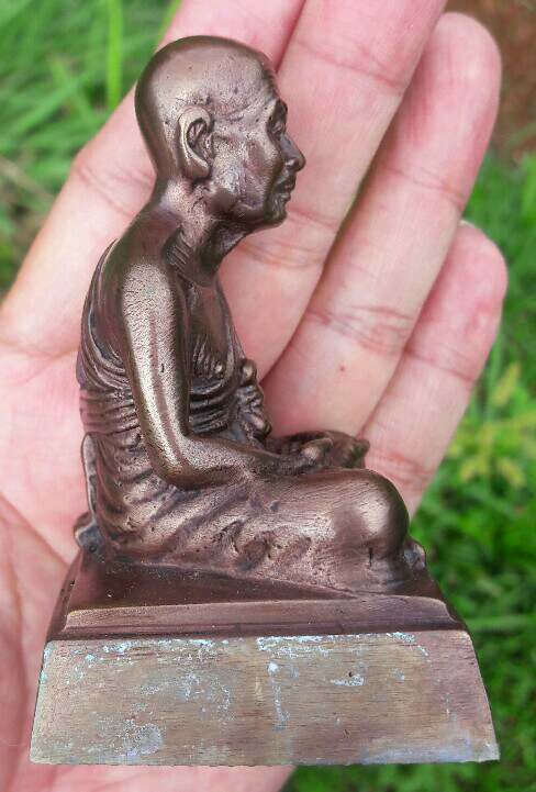 พระบูชาหลวงปู่ทวด พิมพ์ ลอยองค์ หน้าตัก 2 นิ้ว เนื้อโลหะ วัดช้างให้ ปี 2555 เคาะเดียว