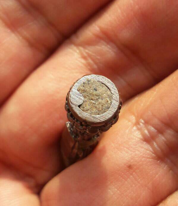 รูปหล่อยืนถือไม้เท้า หลวงปู่หงษ์ พรหมปัญโญ สุสานทุ่งมน จ.สุรินทร์ ปี 2555 เคาะเดียว