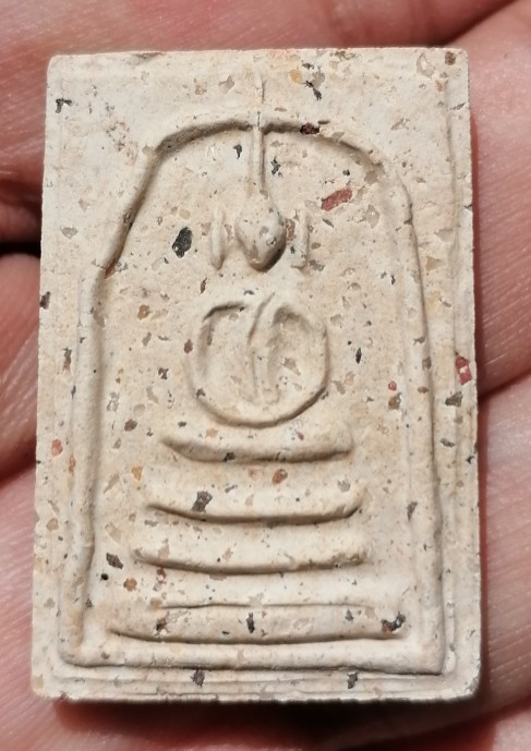 พระสมเด็จบางขุนพรหม พิธีวัดบางขุนพรหมปี 47 ผสมมวลสารเก่า พิมพ์สังฆฏาติมีหู เนื้อแห้งๆ กล่องเดิม เคาะ