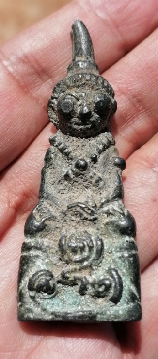 งั่งตาโปน​ เกศขวา เนื้อสำริดเก่าๆ​ ไม่ทราบแหล่งที่มา เคาะเดียว   