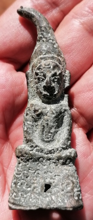 งั่งตาโปน​​ เกศขวา​ เนื้อสำริดเก่าๆ​ ไม่ทราบแหล่งที่มา เคาะเดียว   