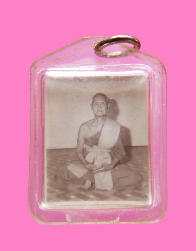 รูปถ่ายขนาด 1 นิ้ว หลวงพ่อบุญ วัดหนองตาสาม หลังยันต์