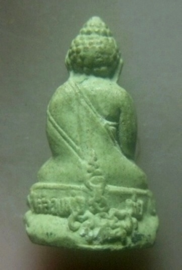 **เบาๆ**พระกริ่งเนื้อผงราชาโชค หลวงพ่อมุ๋ย  รุ่น๑ วัดหนองบัวทอง จ.สุพรรณบุรี ปี ๒๕๓๔**สวยๆ