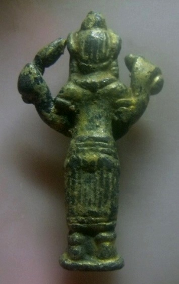 **เบา​ๆ​**รูปหล่อพระนารายณ์พิมพ์ยืนสี่กร เนื้อชินตะกั่ว ปิดทองเก่าๆ ไม่ทราบที่**เนื้อจัดๆ 