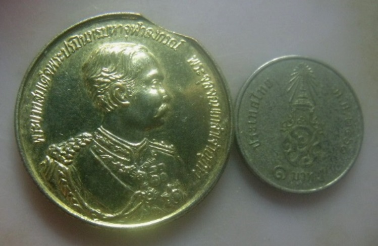 **เบา​ๆ​**เหรียญรัชกาลที่ ๕ หลังสมเด็จพุฒาจารย์โต พรหมรังสี หลวงพ่อเปิ่น วัดบางพระ เสาร์๕**กะไหล่ทอง