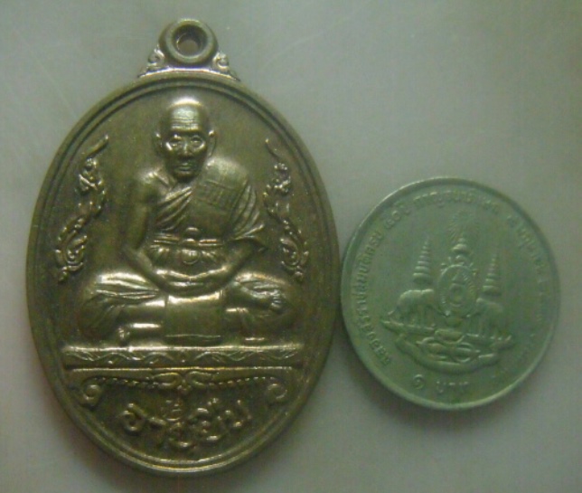 **เบาๆ**เหรียญอายุยืนหลวงปู่สี รุ่นอายุ ๑๒๘ ปี วัดเขาถ้ำบุญนาค จ.นครสวรรค์ ปี ๒๕๔๑**ตอกโค้ด สวยๆ