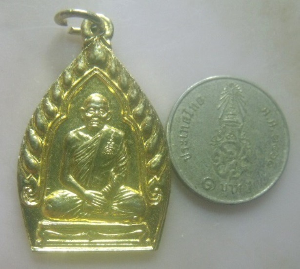 **เบา​ๆ​**เหรียญรูปเหมือนพิมพ์เจ้าสัว หลวงพ่อแพ วัดพิกุลทอง จ.สิงห์บุรี**กะไหล่ทอง หลังยันต์ สวยๆ